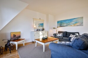 TV, stereo - Südstrand - Cozy vacation apartment near the Tinnumer Wiesen with two balconies. (Sylt)
