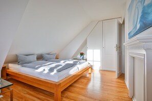 2 bedrooms, WiFi - Südstrand - Cozy vacation apartment near the Tinnumer Wiesen with two balconies. (Sylt)