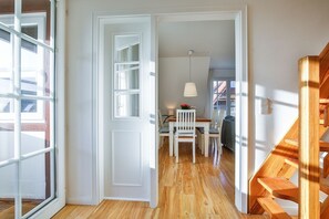 Interior - Südstrand - Cozy vacation apartment near the Tinnumer Wiesen with two balconies. (Sylt)