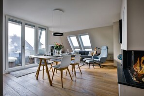 Unclassified image, 4 of 34, button