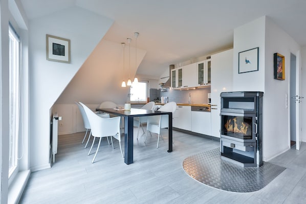 Unclassified image, 1 of 42, button