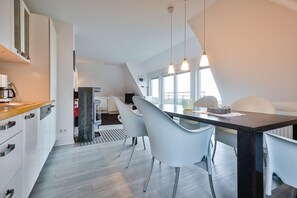 Unclassified image, 2 of 42, button