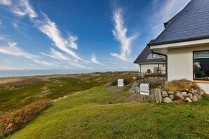 Unclassified image, 2 of 42, button - Bright apartment on two levels with breathtaking views of the North Sea. - (Hörnum (Sylt))