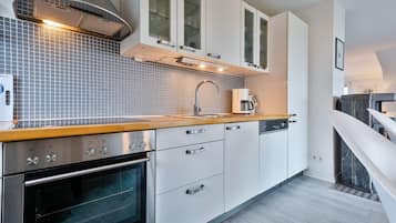 Kühlschrank, Ofen, Herdplatte, Geschirrspüler