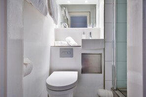 Douche, serviettes fournies