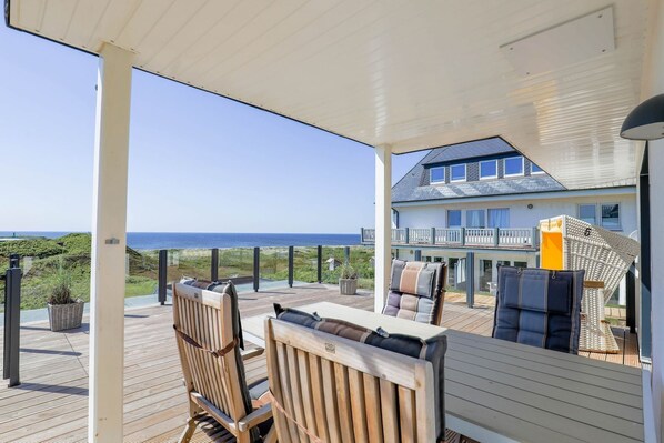 Unclassified image, 1 of 17, button