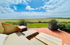 Unclassified image, 2 of 20, button