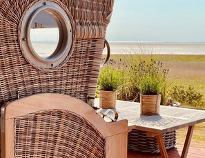 Unclassified image, 3 of 20, button