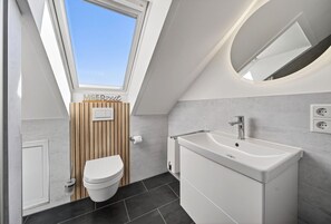 Een douche, handdoeken