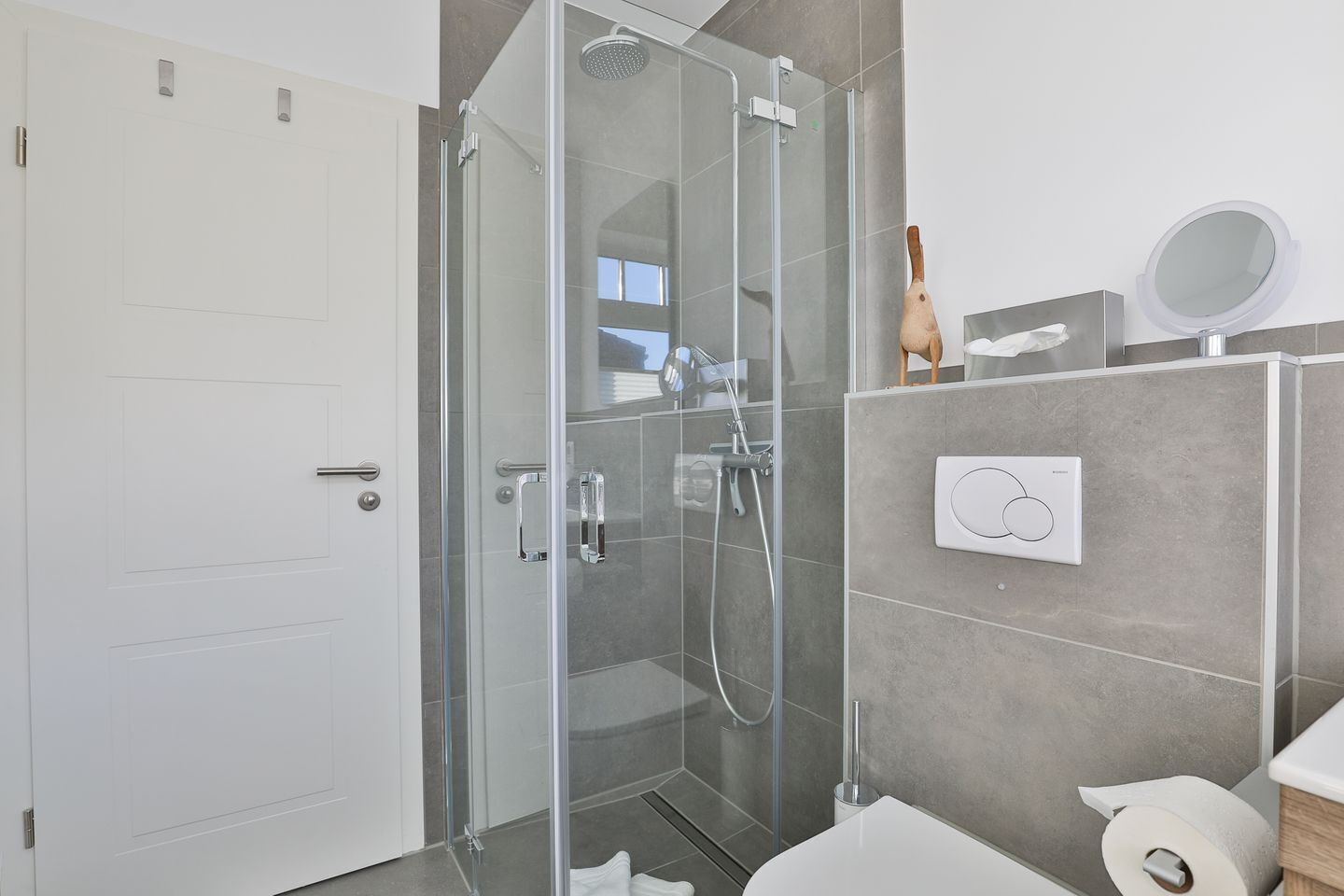 Dusche, Haartrockner, Handtücher