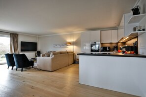 Unclassified image, 2 of 28, button