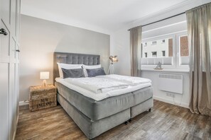 Unclassified image, 2 of 21, button