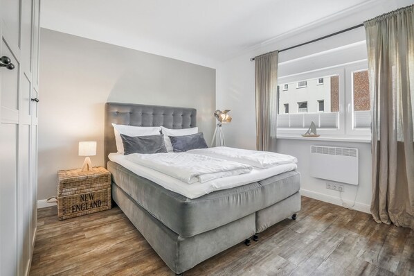 Unclassified image, 1 of 21, button