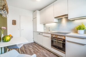 Unclassified image, 4 of 21, button