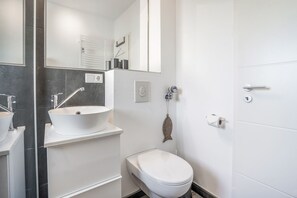 Unclassified image, 5 of 21, button