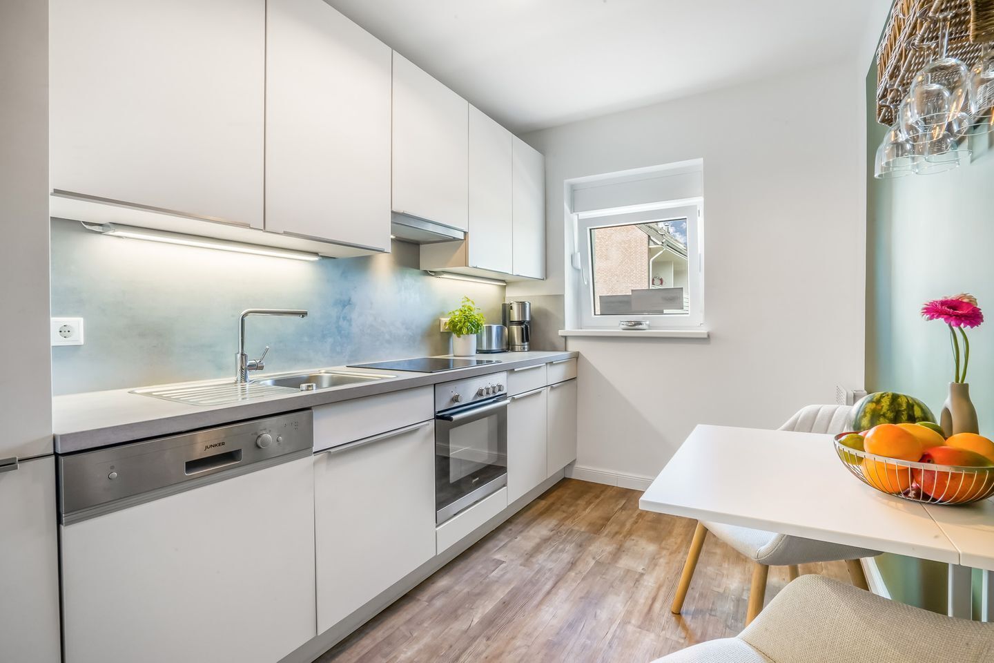 Kühlschrank, Ofen, Herdplatte, Geschirrspüler