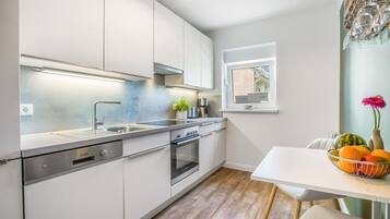 Kühlschrank, Ofen, Herdplatte, Geschirrspüler