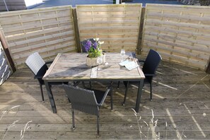 Outdoor dining - Moderne Ferienwohnung mit Balkon und Terrasse in Strandnaher Lage in Hörnum. - Haus Möwe (Hörnum (Sylt))