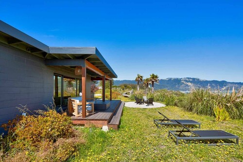 Bolinas Oceanfront View House! Modern and secluded luxury home.