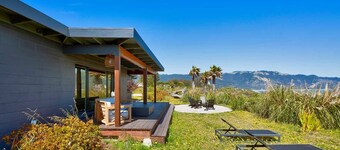 Bolinas Oceanfront View House! Modern and secluded luxury home.