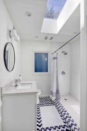Combined shower/bathtub, towels, soap, toilet paper
