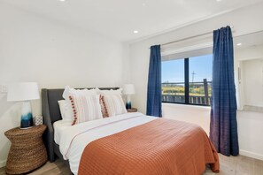 4 bedrooms, desk, travel cot, free WiFi