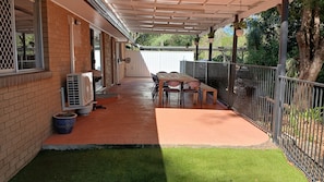 تناول الطعام بالخارج