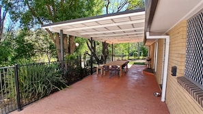 تناول الطعام بالخارج