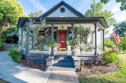 Historic Visalia 3br/2ba - Walk to Downtown