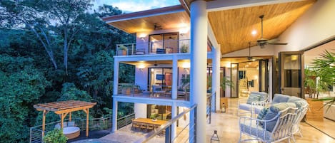 Luxury House | Terrace/patio