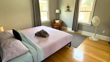 2 habitaciones, tabla de planchar con plancha, cuna de viaje y wifi