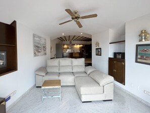TV - Rental apartment with sea view in Aiguafreda, Begur (Begur)