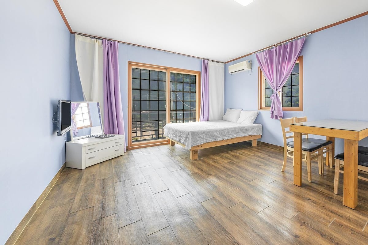 Basic Room, 1 Bedroom (Lojeumali) | 1 bedroom, WiFi (free)