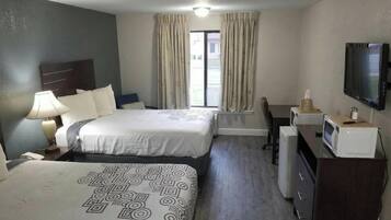 Escritorio, wifi gratis y ropa de cama