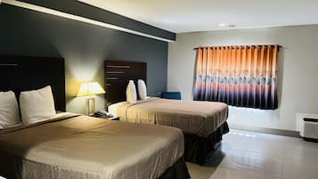 Escritorio, wifi gratis y ropa de cama