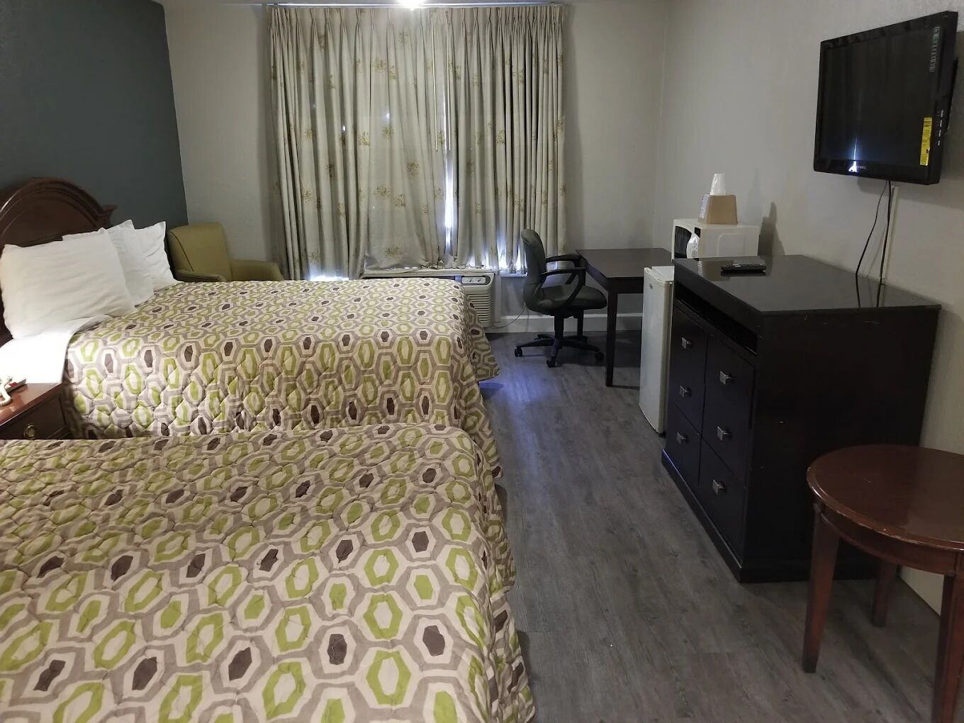 โต๊ะทำงาน, Wi-Fi ฟรี, ผ้าปูที่นอน