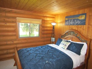 3 sovrum, skrivbord, gratis wi-fi och sängkläder