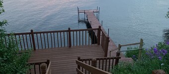 Lake Winnebago waterfront 3 bedroom Log home on a private lot with a great view!