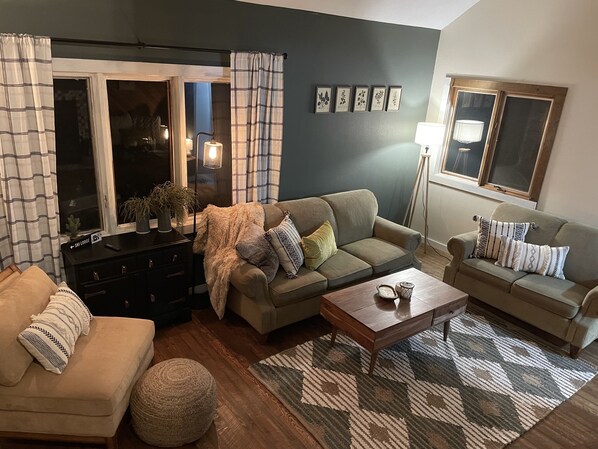 Smart TV, fireplace