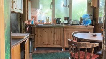 Fridge, stovetop, coffee/tea maker, electric kettle