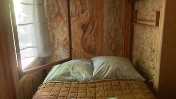 1 bedroom, bed sheets