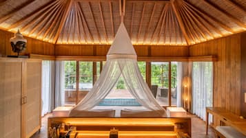 Seprai premium, bantalan ekstra lembut, minibar, dan brankas