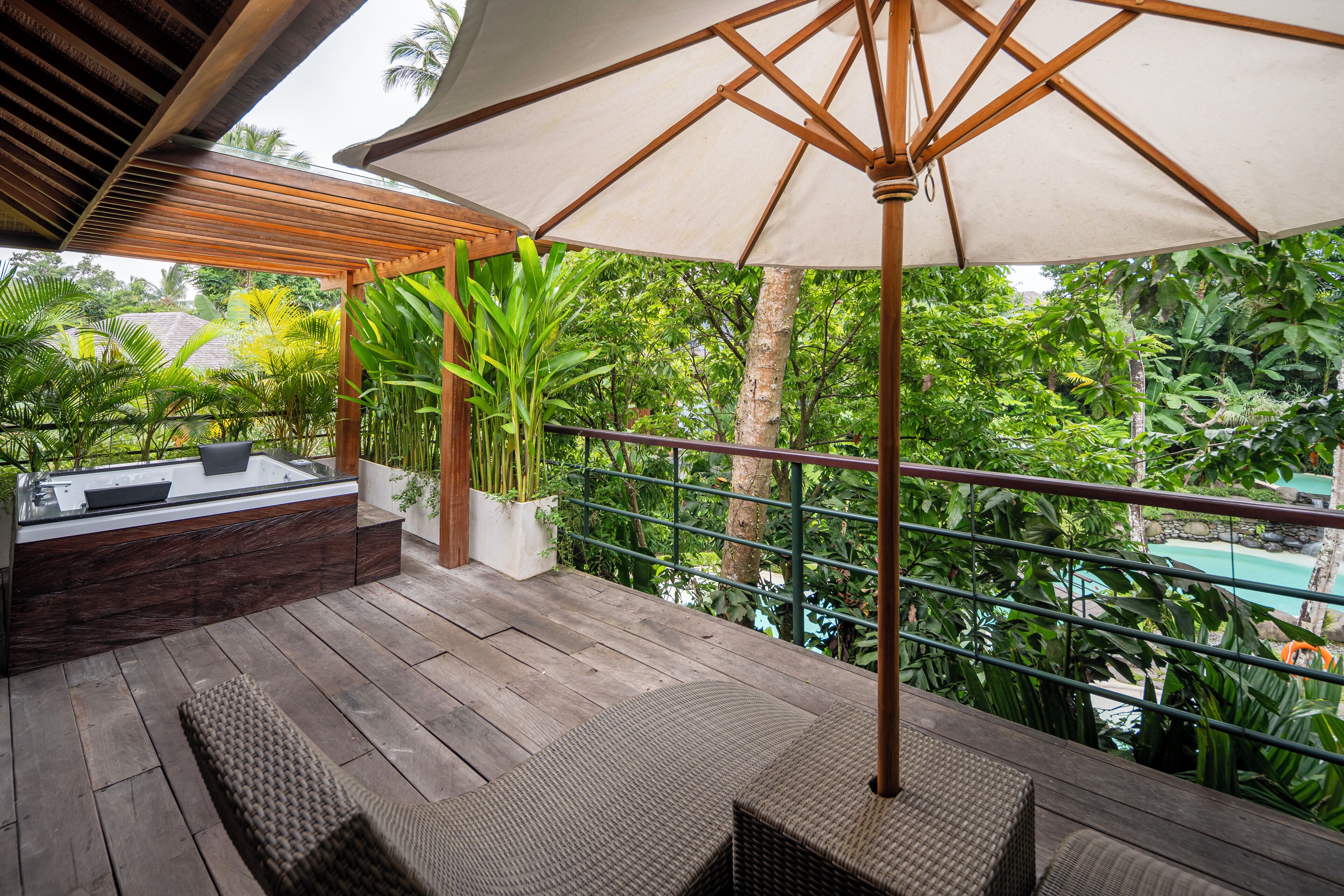 Deluxe Suite with Hot Tub and Free Scheduled Activities | Premium bedding, pillowtop beds, minibar, in-room safe