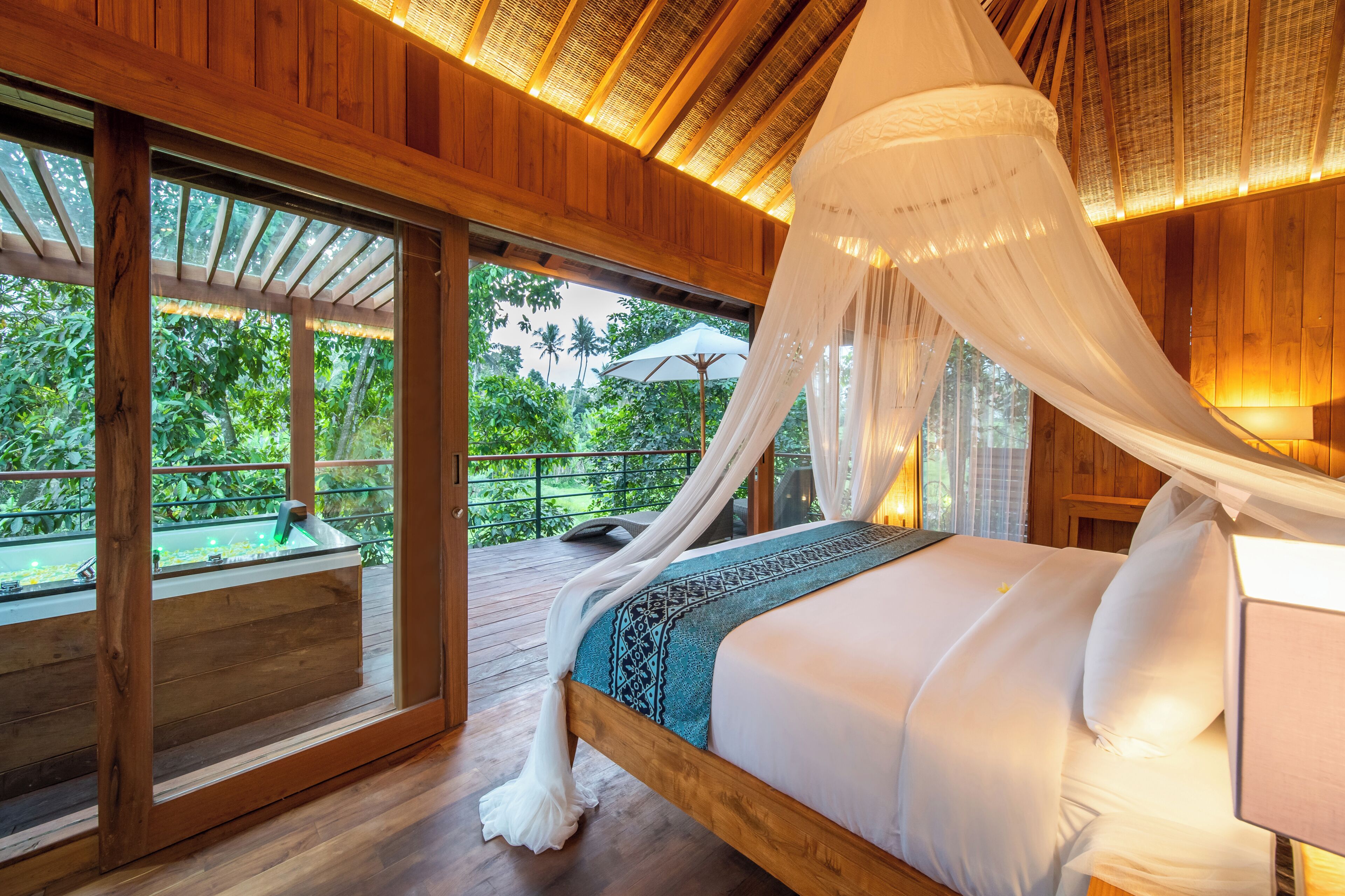 Ropa de cama de alta calidad, colchones con pillow-top y minibar 