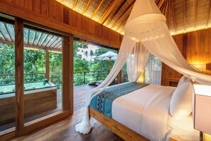 Deluxe Suite with Hot Tub and Free Scheduled Activities | Premium bedding, pillowtop beds, minibar, in-room safe - Kappa Senses Ubud (Ubud)