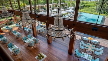 3 restaurants; breakfast, lunch, dinner, and brunch served