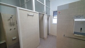 Douche, douche hydromassante, articles de toilette écologiques