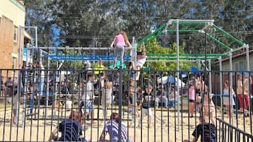 Área de juegos infantiles al aire libre