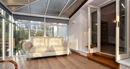 Kevington Cottage, charming one bedroom cottage, conservatory, decking area,