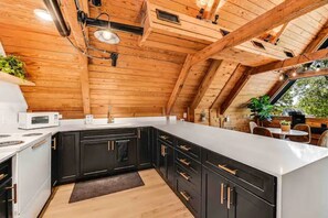 Fridge, microwave, oven, stovetop - Cozy A-Frame Cabin  (Spicewood)